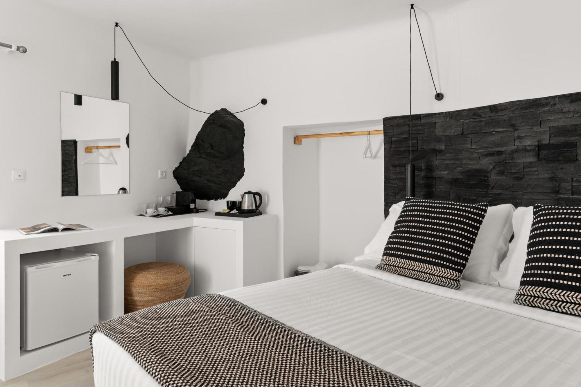 Studio with Outdoor Jetted Tub and Caldera View